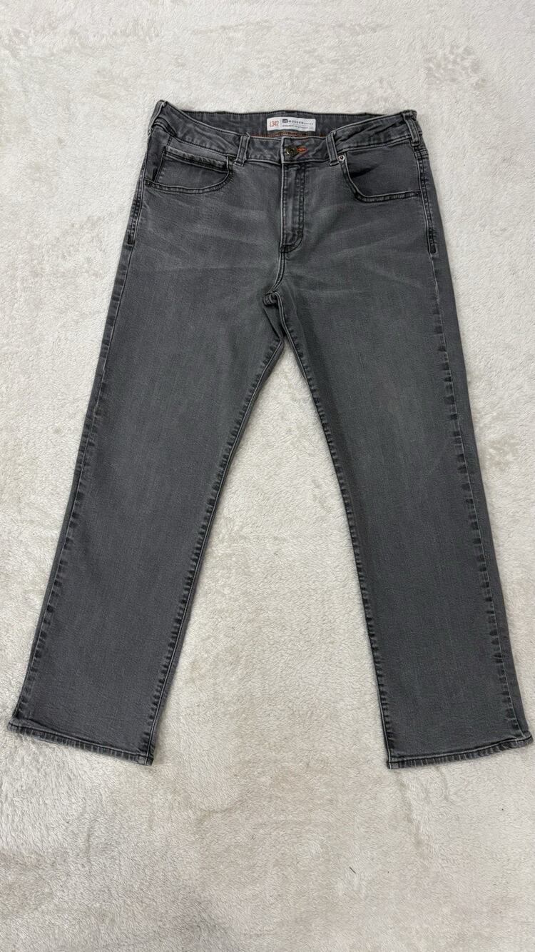 Lee Modern Series L342 Straight Fit / Straight Leg 34x30.